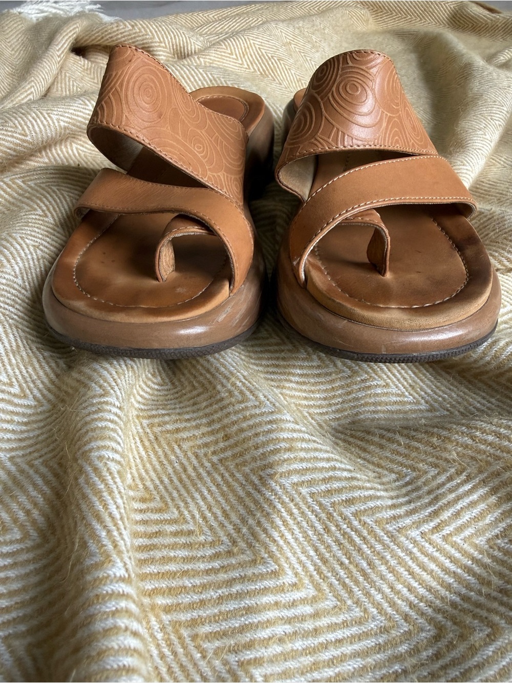 Dansko Tan Embossed Leather Toe-Loop Comfort Slide Sandals Size US 8.5-9 EU 39 - Picture 4 of 11